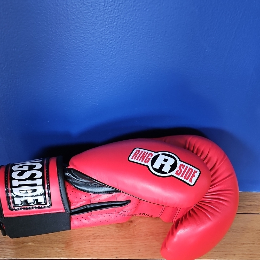 Red Boxing Gloves - Picture 2 of 5